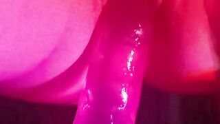 Gozando no meu dildo rosa