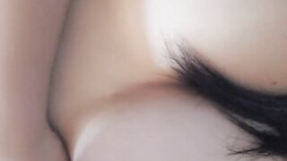 Busty de cintura pequeña se toca y tiene un orgasmo- Masturbación en Solitario