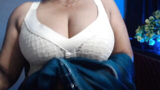 Solo Sexy Big Boobs Girl Open Bra and Cover See Boobs in Cloth and Sex Show