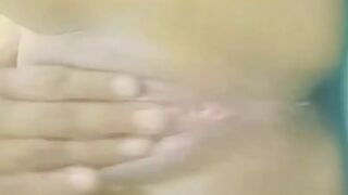 TikToker Queen fingering, TikToker dasi Pakistani, Indian Queen apnii sexy pussy ma fingers dalti ha full awaz k Sath