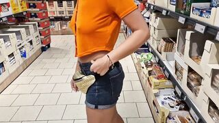 I flash my tits while shopping in the store