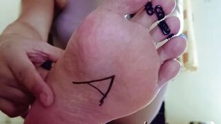 Giantess Teaches the Alphabet to Tiny People