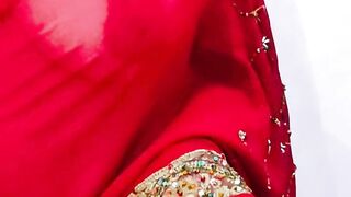 Desi bhabhi sexy in red saree