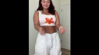 Amateur brunette model dancing her way to viral status in a new sexy look! ????