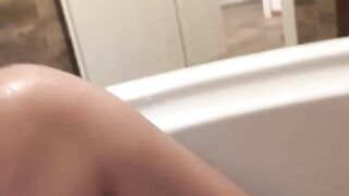 I Masturbated in Bath Tub with Peed Down Jacekts 180