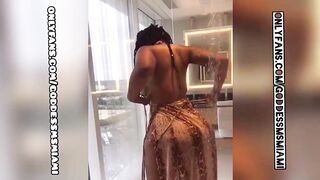 Shower twerk