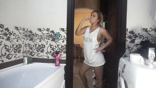 Sexy Blonde Dont know , Hidden Camera do Video with her Sexy Brest