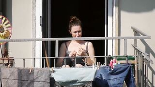 This nice mom gets some sun in bra during the lockdown