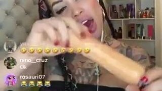 LA MAMI JORDAN SE MASTURBA EN PLENO LIVE EN ISNTAGRAN #1