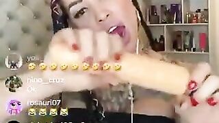 LA MAMI JORDAN SE MASTURBA EN PLENO LIVE EN ISNTAGRAN #1