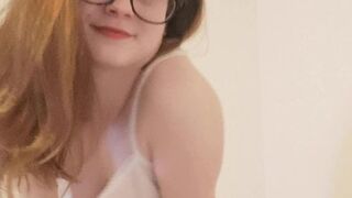 Girl shows her body picture via phone homemade