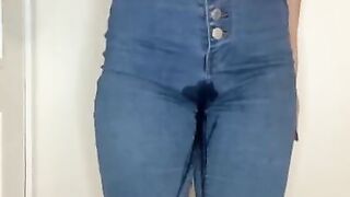 Silly Girl Pee in Jeans while Standing