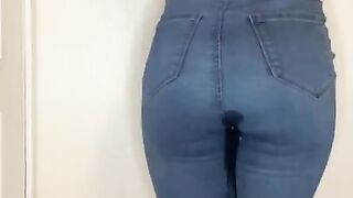 Silly Girl Pee in Jeans while Standing