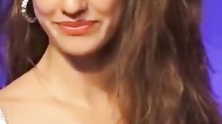 Bollywood actress disha patnai cleavage