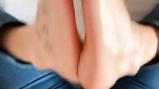 Amateur homemade footjob with pretty sexy pink toenails