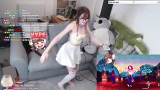 CUTE TWITCH STREAMER GIRL DANCING TO SHAKIRA (SHYPHOEBE)