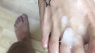 Amateur Homemade footjob with sexy pretty feet