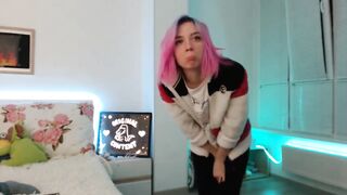 Sexy Twitch Streamers Show Ass and Dancing Twerk