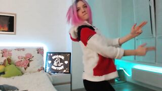 Sexy Twitch Streamers Show Ass and Dancing Twerk