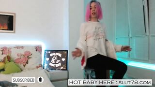 Sexy Twitch Streamers Show Ass and Dancing Twerk