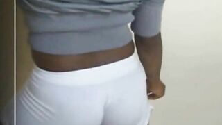 Ebony NO PANTIES JIGGLING ASS TWERK