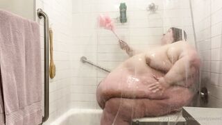 USSBBW in the shower