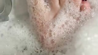 Foot job. 11 toe hoe gives foot job in bath!!