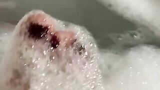 Foot job. 11 toe hoe gives foot job in bath!!