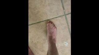 Solo boy jerks off and cums on his own feet