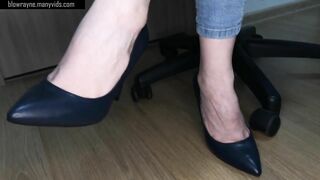 YOUR BOSS SHOWS OFF HER HEELS AND SWEATY FEET IN THE OFFICE