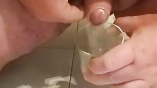 Task for fitsole Chubby clit play and cum in glass