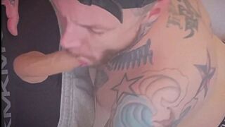 Tatted up stud Grindr blowjob