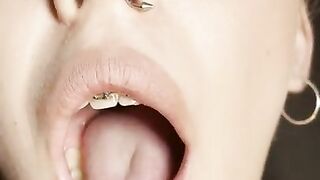 Gag reflex. Drooling and gagging by metal mouth