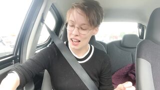 Nordic Amateur Girl Flashes in Car ❤︎