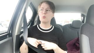 Nordic Amateur Girl Flashes in Car ❤︎