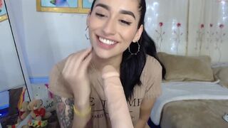 GIRL DEEPTHROAT SLOPPY DILDO ON CHATURBATE