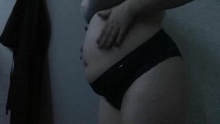 Feedee plays with empty and full bellyplay