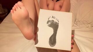 初めて足形をとる　足フェチ　くすぐり　foot feet 足型