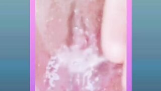 Sarah Fonteyna gets 4 fingers in and her extreme wet pussy makes weird sounds.