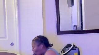 EBONY MOM SUCKED HER PERSONAL CHEF UNTIL HE COULDN'T GO NO MORE