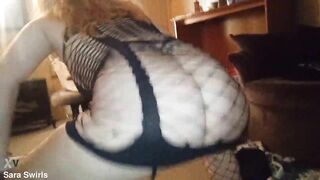 thick pawg snow bunny shaking her phat ass inside dirty trailer