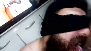 I put the cuckold to lick and suck my pussy while watching porno????????????