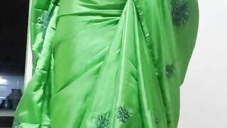 Tamil wife remove saree