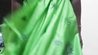 Tamil wife remove saree