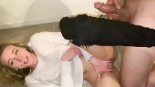 TEEN BLOND GET ANAL SHAKING ORGASM WITH A BBW