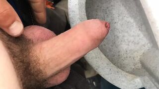 Pissing in public Toilette