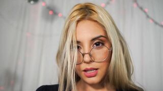 Pensé que era una entrevista para secretaria y terminé desnuda y masturbandome - Sussy Love