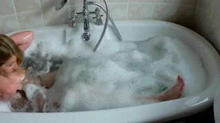 A  Simple Soak in the Bath for Beenie B with a little tease along the way