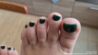 #026 Close-UP Sexy Toes Nympho Goddess FEET (FOOT WORSHIP/Pedicure) green toes nails