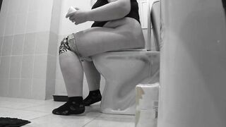 Pissing mature bbw MILF.